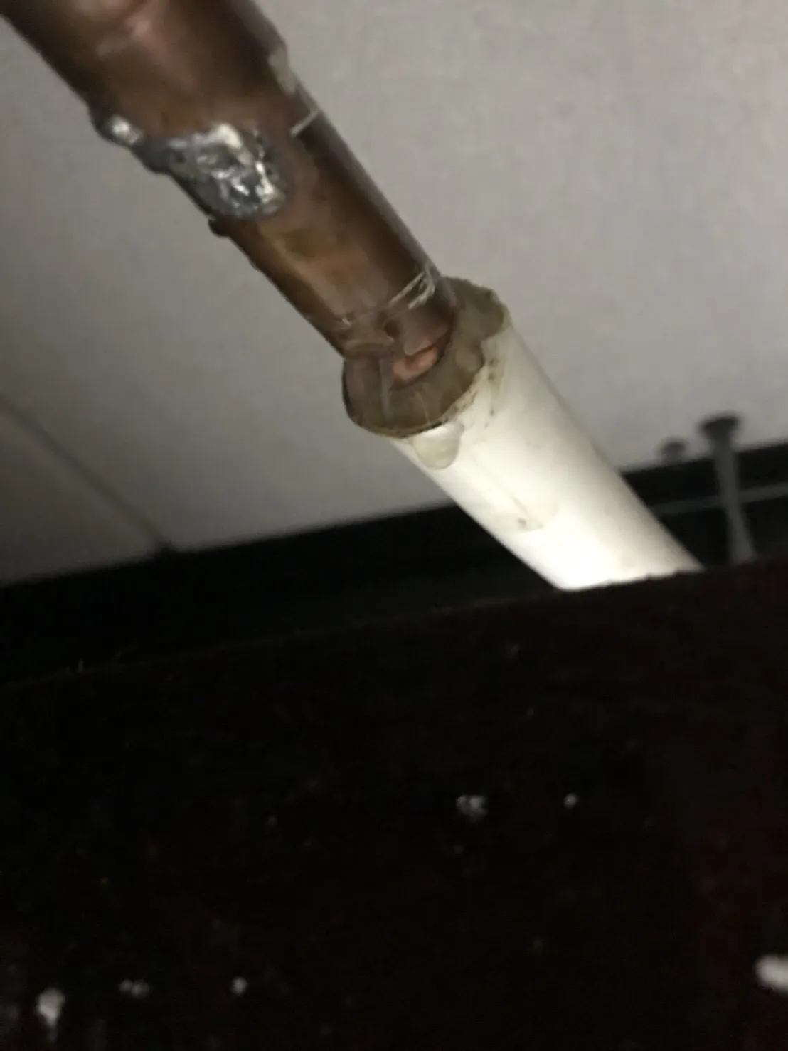 天井給湯管漏水修繕