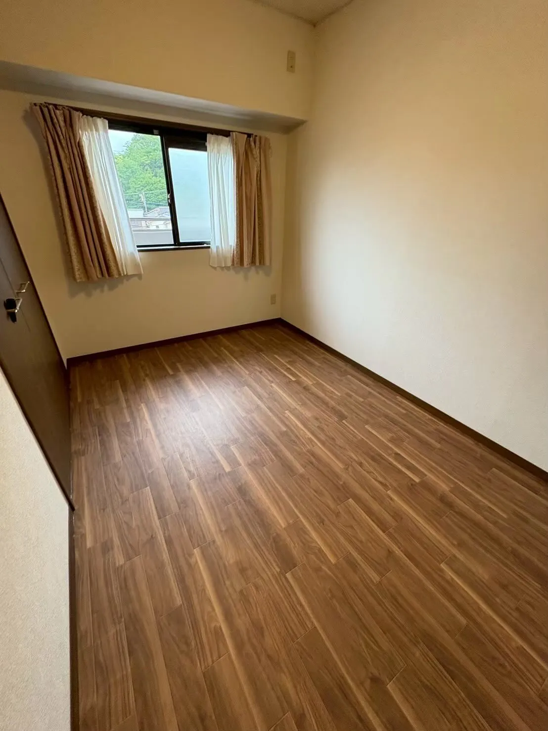 瀬戸市にて「フロアカーペットのダニが気になる」とのことで張替...